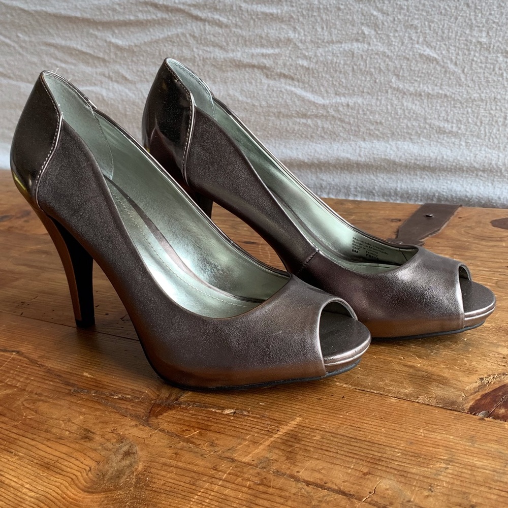 NWOT Style & Co grey peep toe heels